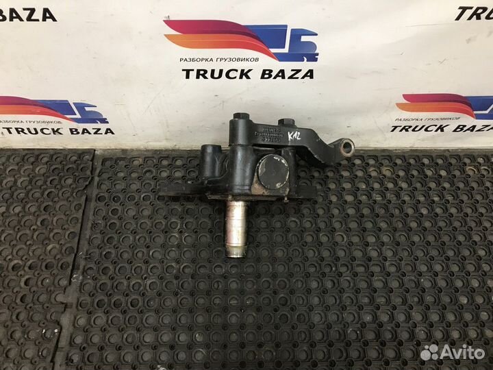 Кулак поворотный правый