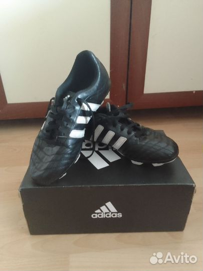 Футбольные бутсы adidas
