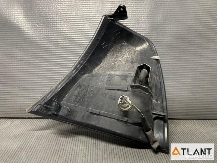 Габарит передний правый toyota granvia