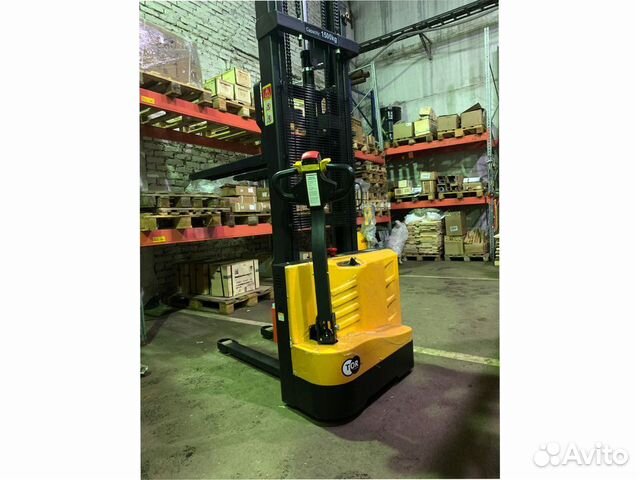 Штабелер электрический самоходный