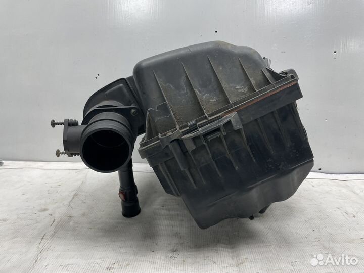 Корпус воздушного фильтра Volkswagen Sharan дефект