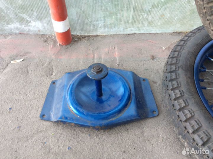 Крепление для запасного колеса на мотоцикл Урал