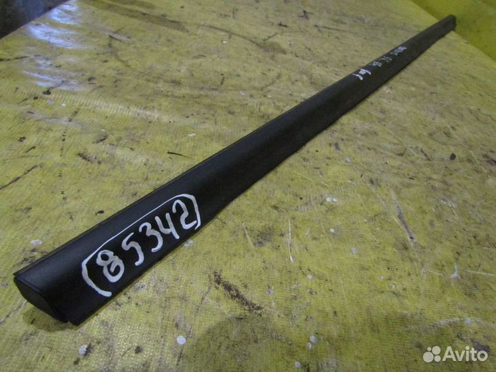 Молдинг задней двери Kia Sorento 12-20г 85342