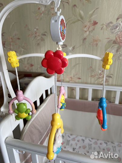 Музыкальный мобиль на кроватку
