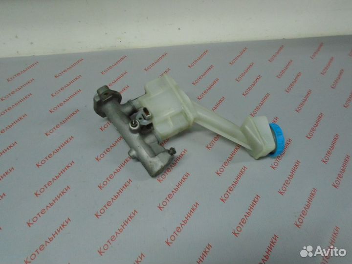 Nissan 46010-AV621 Цилиндр тормозной главный