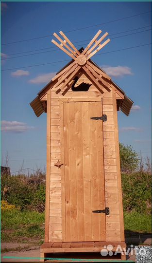 Уличный туалет деревянный