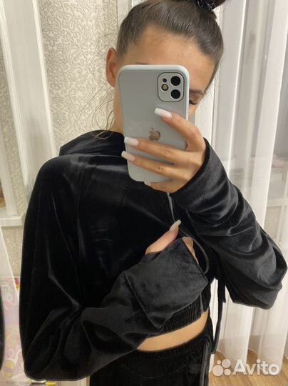 Велюровый спортивный костюм