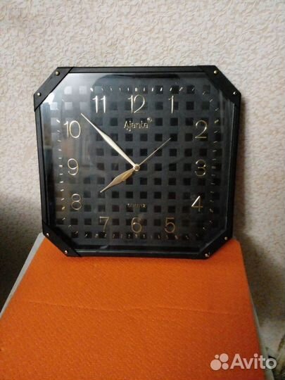 Часы настенные кварцевые