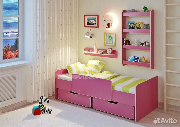 Детский комплект - кровать, навесные полки