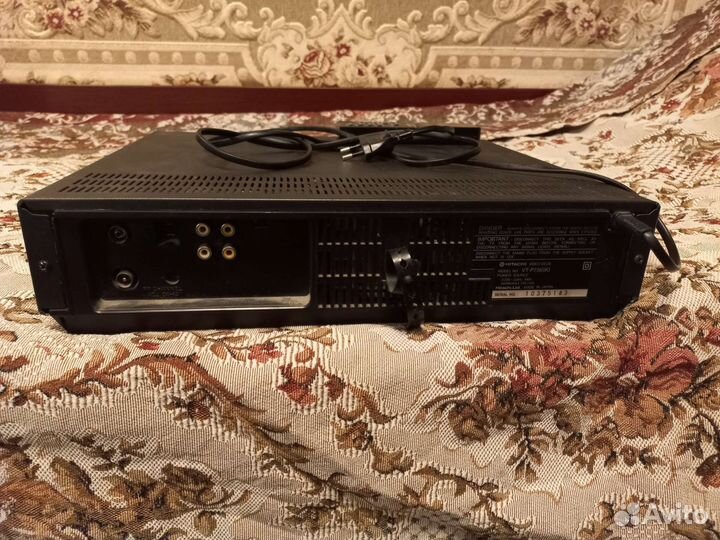 Видеомагнитофон Hitachi на запчасти с пультом бу