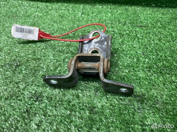 Петля двери передняя правая Mazda 3 BK