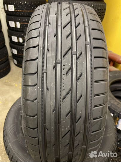 Ikon Tyres CHARACTER ULTRA 215/55 R17 98V