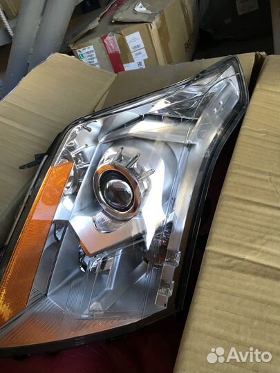 Фара передняя левая на Cadillac SRX 2