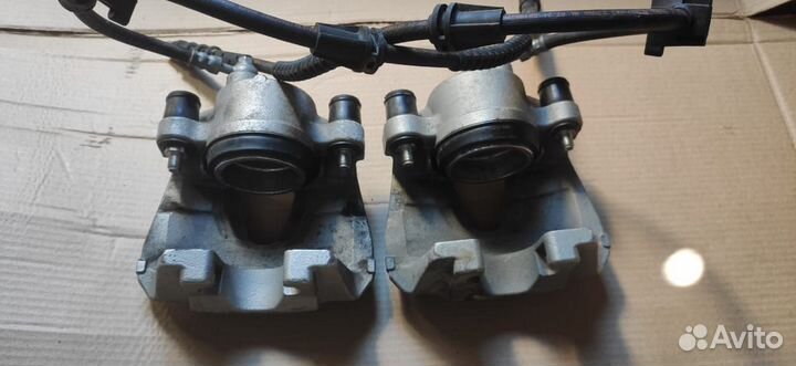 Суппорта передние Peugeot Traveller