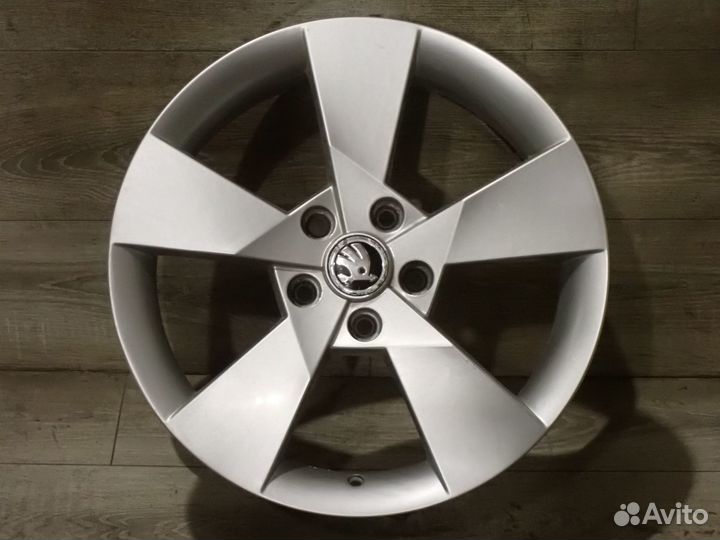 Комплект оригинальных дисков Skoda Octavia A7 R17