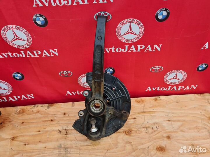 Кулак передний левый Mercedes-Benz R W251 M272.967