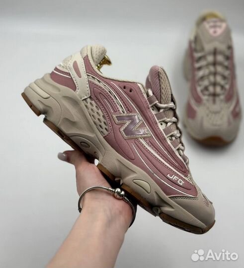 Женские кроссовки New Balance 1000