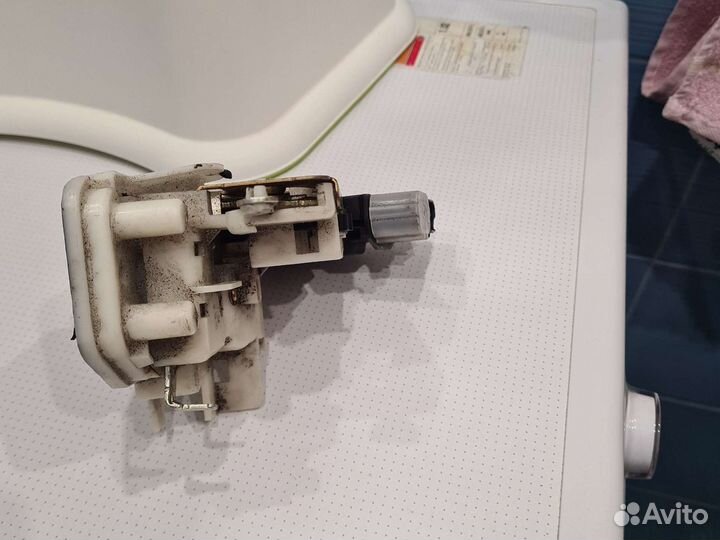 Замок двери задней правой honda fit