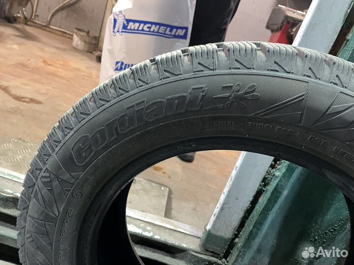 Winter Tact Nord Frost 3 2.25/10.5 R8 24E
