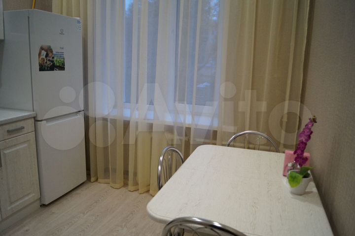 2-к. квартира, 57 м², 2/4 эт.