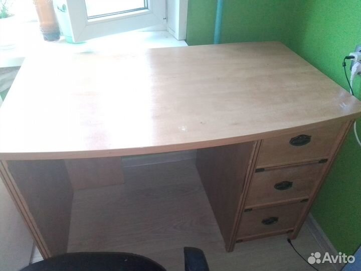 Продам письменный стол