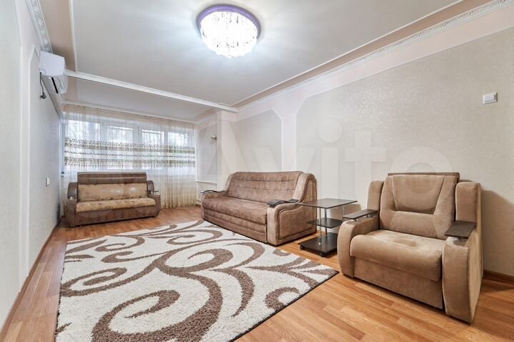 2-к. квартира, 60 м², 1/10 эт.