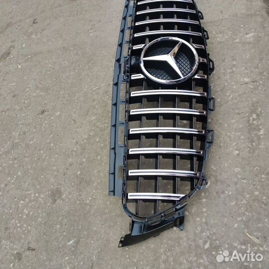 Решетка радиатора Mercedes W213 amg