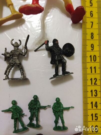Солдатики за 11 штук