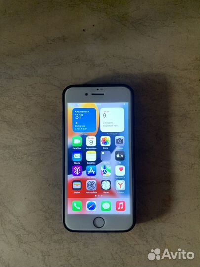Телефон iPhone 8 64 gb