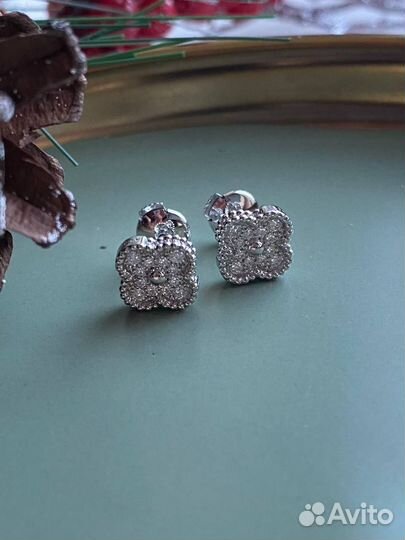 Серьги пусеты van cleef