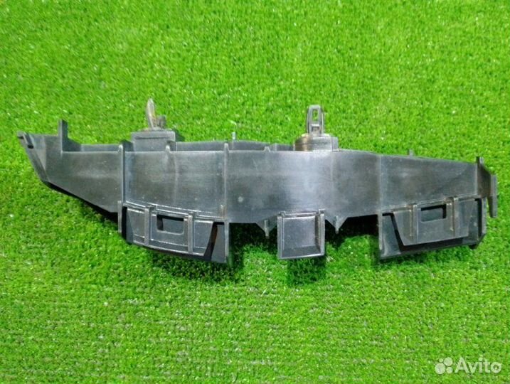 Крепление бампера заднее левое Toyota Corolla Axio