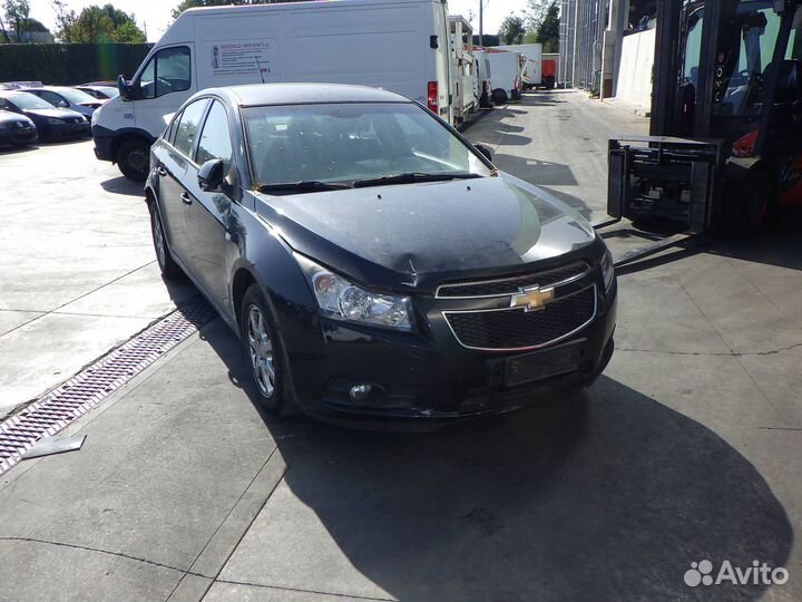 Обшивка передняя правая chevrolet cruze J300 2012