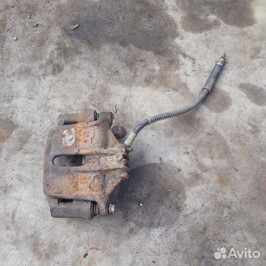 Суппорт передний правый Пежо 206