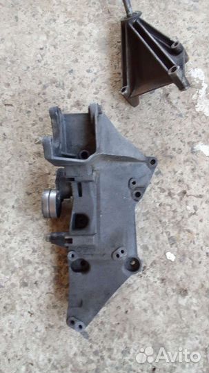 Кронштейн генератора Гур Рено F9K