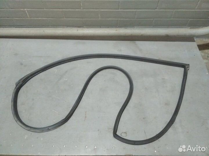 Уплотнитель на дверь передний левый Nissan Almera