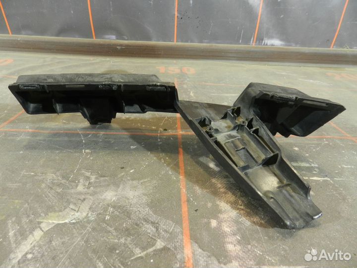 Кронштейн переднего бампера - Land Rover Vogue