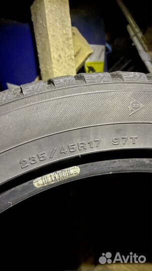 Dunlop SP Winter Ice 01 235/45 R17 97T