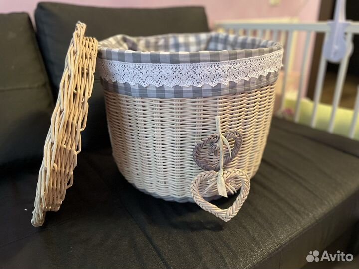Корзина плетеная из бумажной лозы