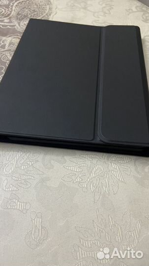 Чехол и клавиатура на iPad