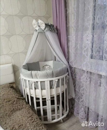 Детская кроватка с маятником круглая