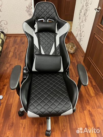 Компьютерное кресло геймерское