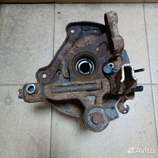 Кулак задний Subaru legacy 2