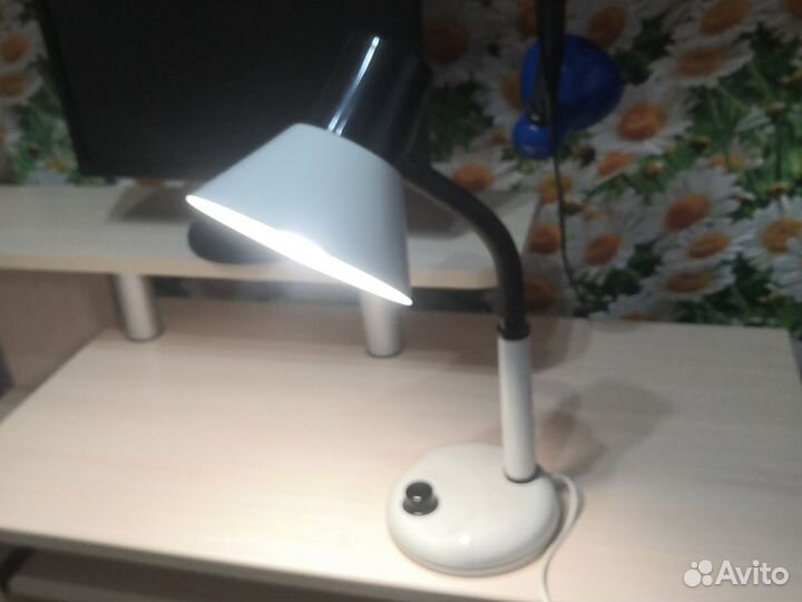 Лампа настольная