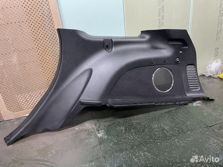 Обшивка багажника правая jeep grand cherokee wk2