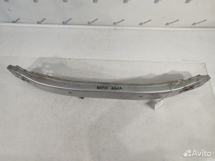 Усилитель бампера Toyota Aqua NHP10 1nzfxe 2012