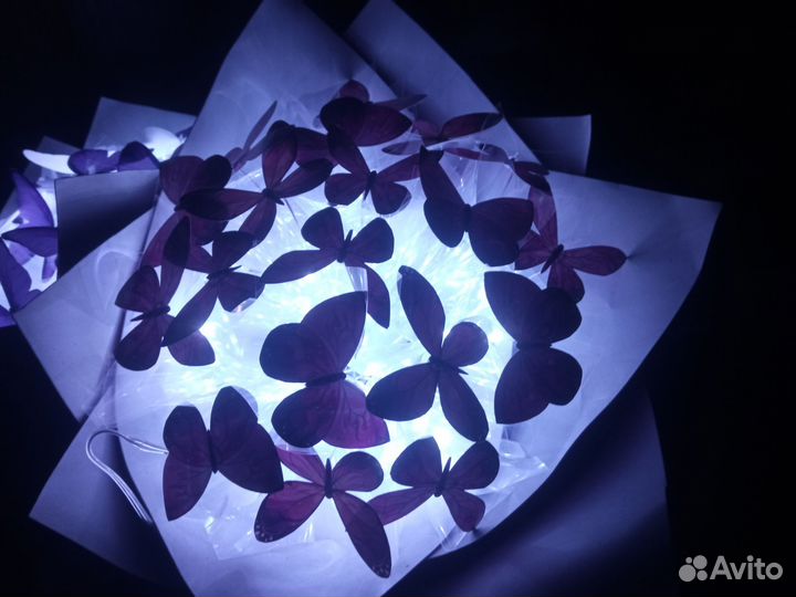 Светящийся букет из бабочек