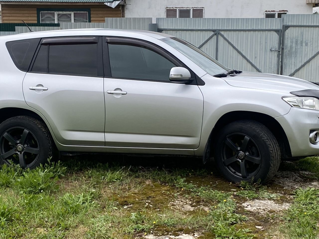 Toyota RAV4: фото владельца