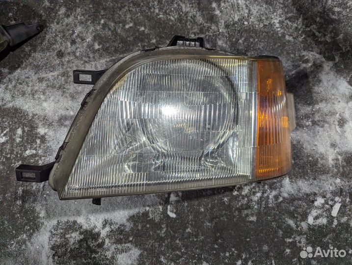 Фара Honda Stepwgn RF1 B20B Лев. Перед
