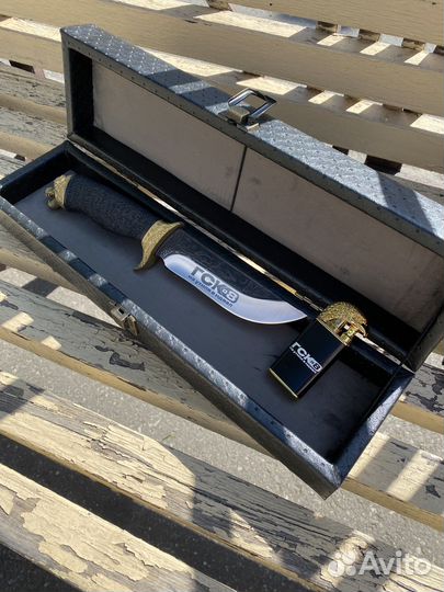 Нож с гравировкой