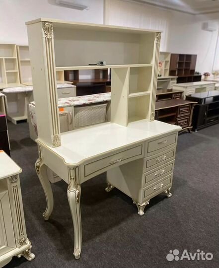 Письменный стол